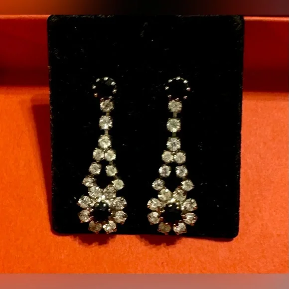 Mid Century MCM drop earrings in Victorian silver tone with white and black faux - Picture 3 of 6